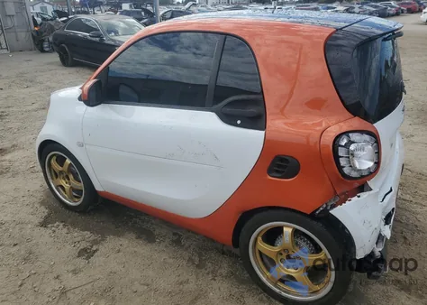 2016 Smart Fortwo z USA, uszkodzony, nr VIN WMEFJ5DA8GK047400